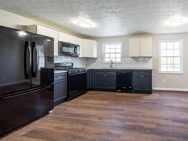 5272 Quincy Dr — Photo 8
