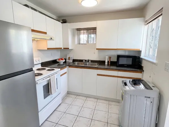 8362 13th Ave, Burnaby, BC