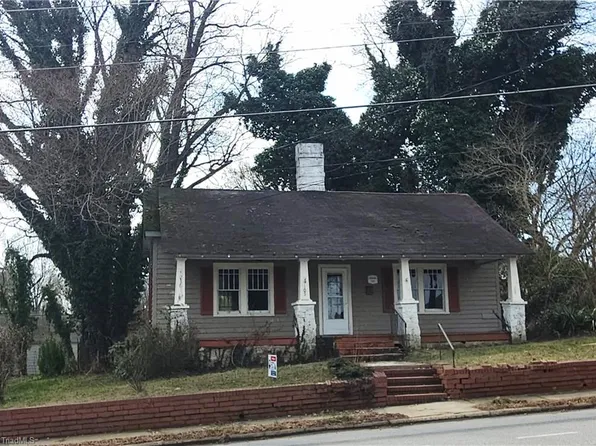 105 W Academy St, Madison, NC 27025