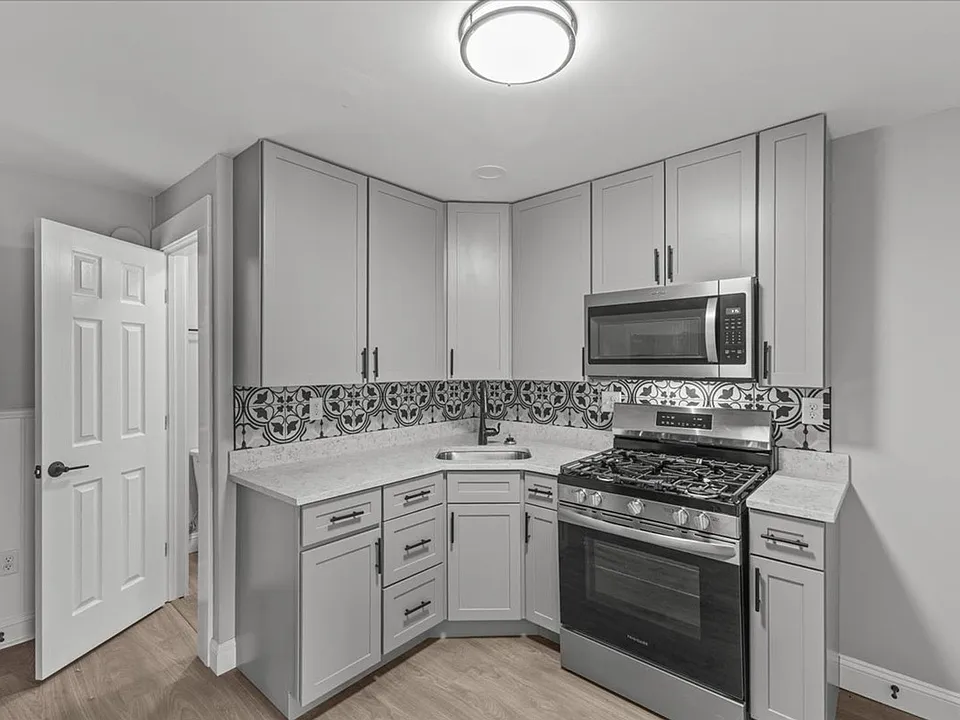 88-94 Lafountain St