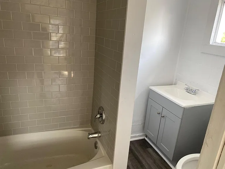 2229 Delano St #B — Photo 6