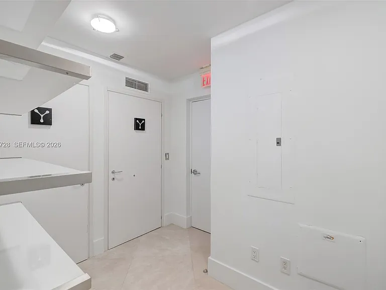 50 S Pointe Dr #903 — Photo 28