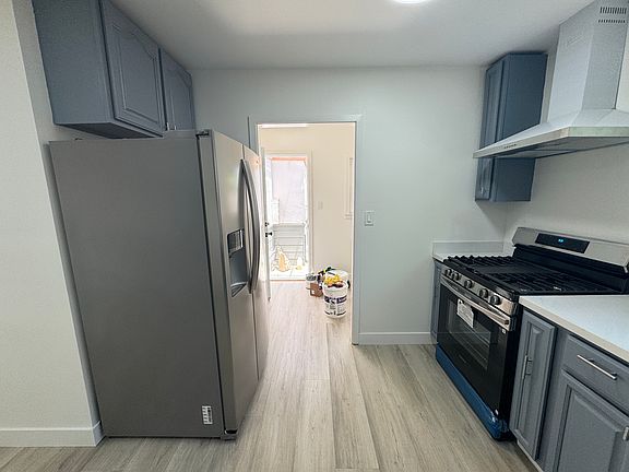 5th image of 610 E Saint James St