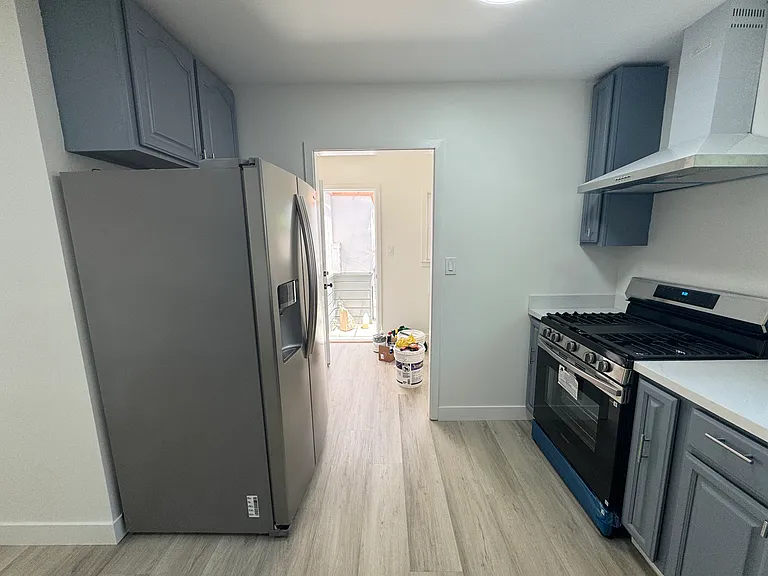 610 E Saint James St — Photo 5