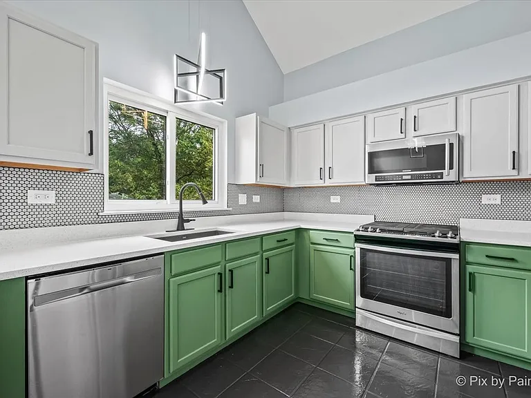 1601 Newgate Ct — Photo 5