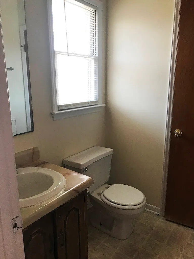 3 bed, 1.5 bath, $1,200 — Photo 2