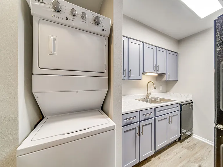 The Oaks Apartments At Medical Center — Photo 31