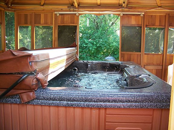  7 person hot tub in cedar gazebo