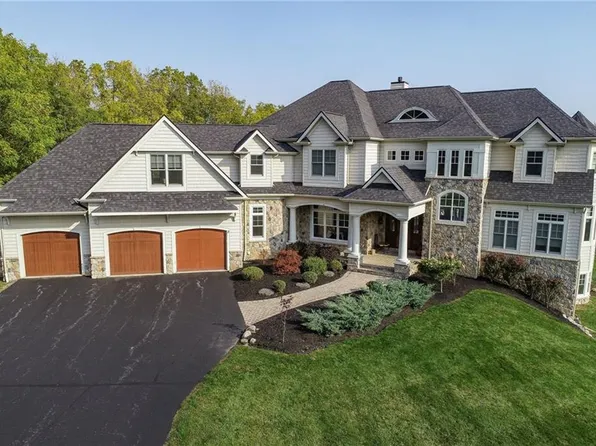 2 Carolina Dr, Pittsford, NY 14534