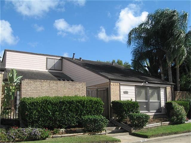 1st image of 1927 Wendy Hill Way