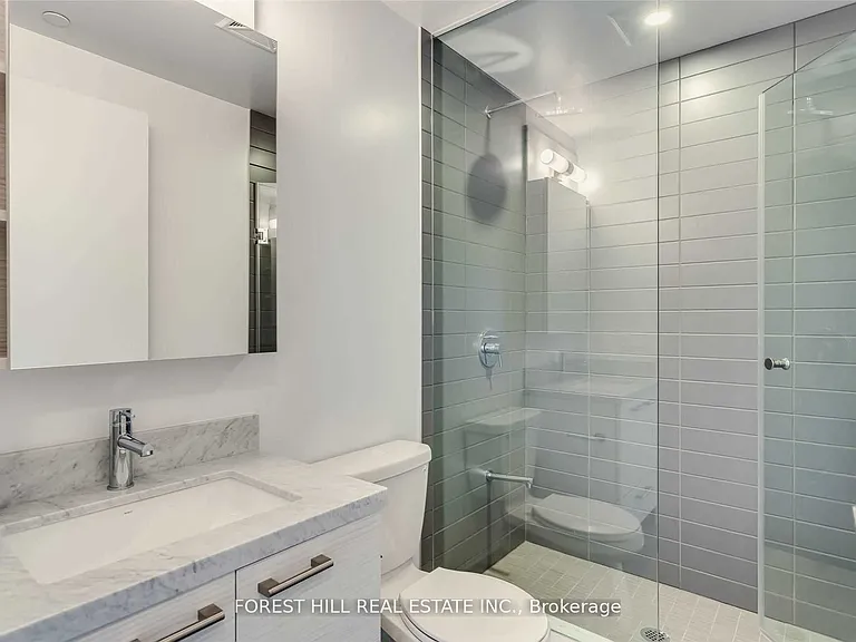 2221 Yonge St #5211 — Photo 9