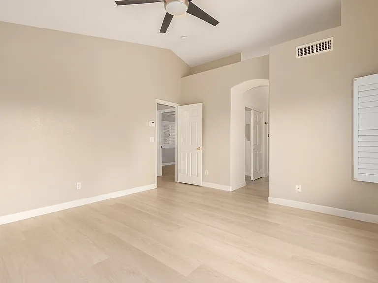 2731 W Shannon Ct — Photo 18