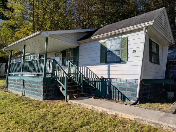 33 Lyons Ave, Lebanon, VA 24266