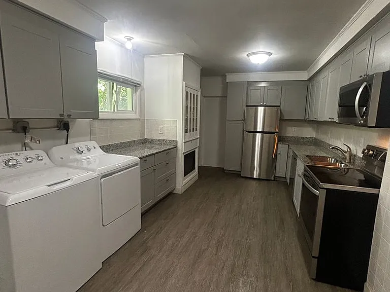 4729 McCulloch St — Photo 2