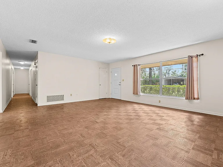 3950 SW 1st Ave — Photo 5