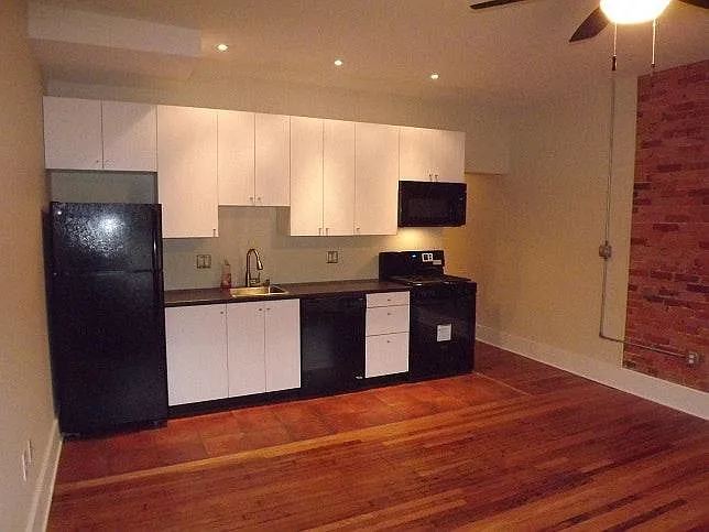 324 N 52nd St #2 — Photo 4