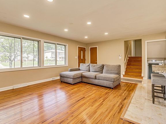 4th image of 2226 County Road F E