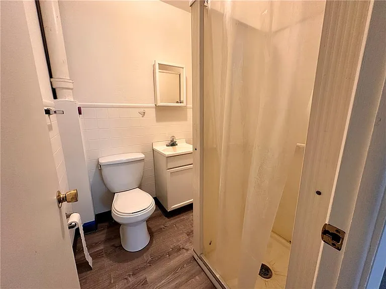 401 Main St #5 — Photo 10