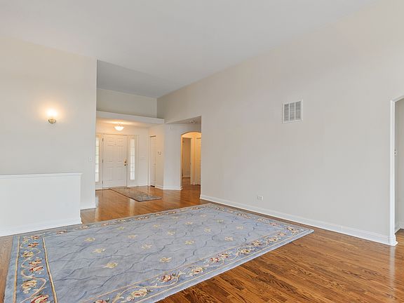 3rd image of 3065 Farmington Dr
