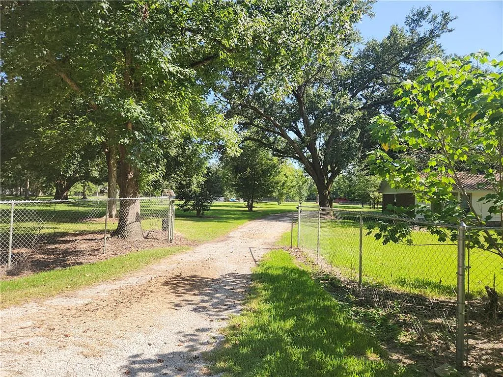 3 bed, 2.0 bath, 1612 sqft, $1,850 — Photo 3
