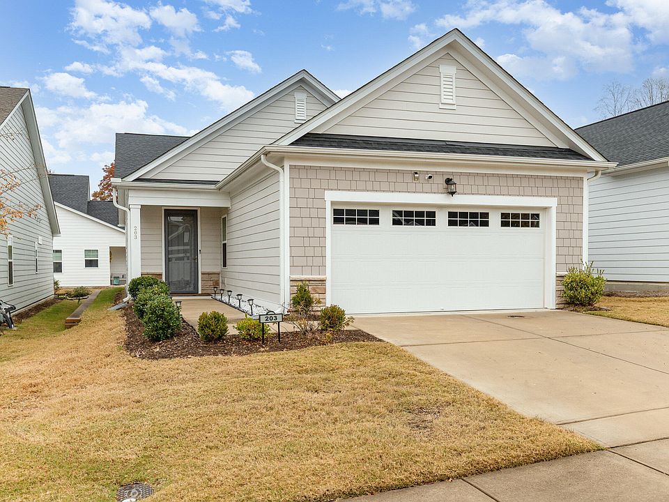 1st image of 203 Maroon Ct