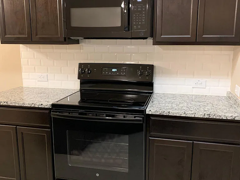 2406 Petersburg Ln — Photo 14