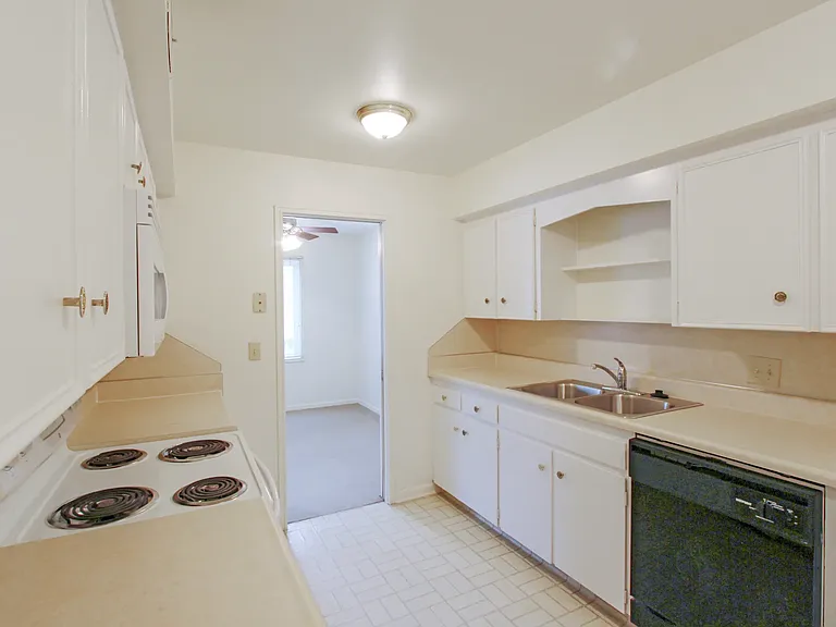 Heritage Apartments — Photo 6
