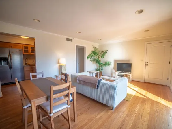 3726 Locust St APT 8, Kansas City, MO 64109