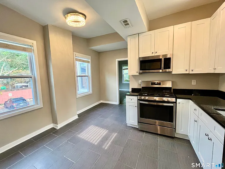 597 Chapel St #2R — Photo 4