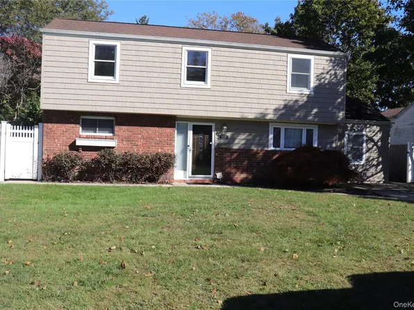 412 2nd St, East Northport, NY 11731