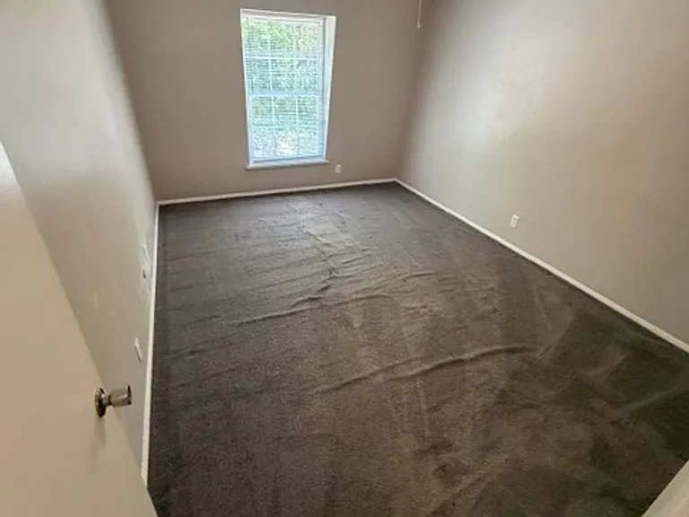 Naveen Pine Apartments — Photo 16