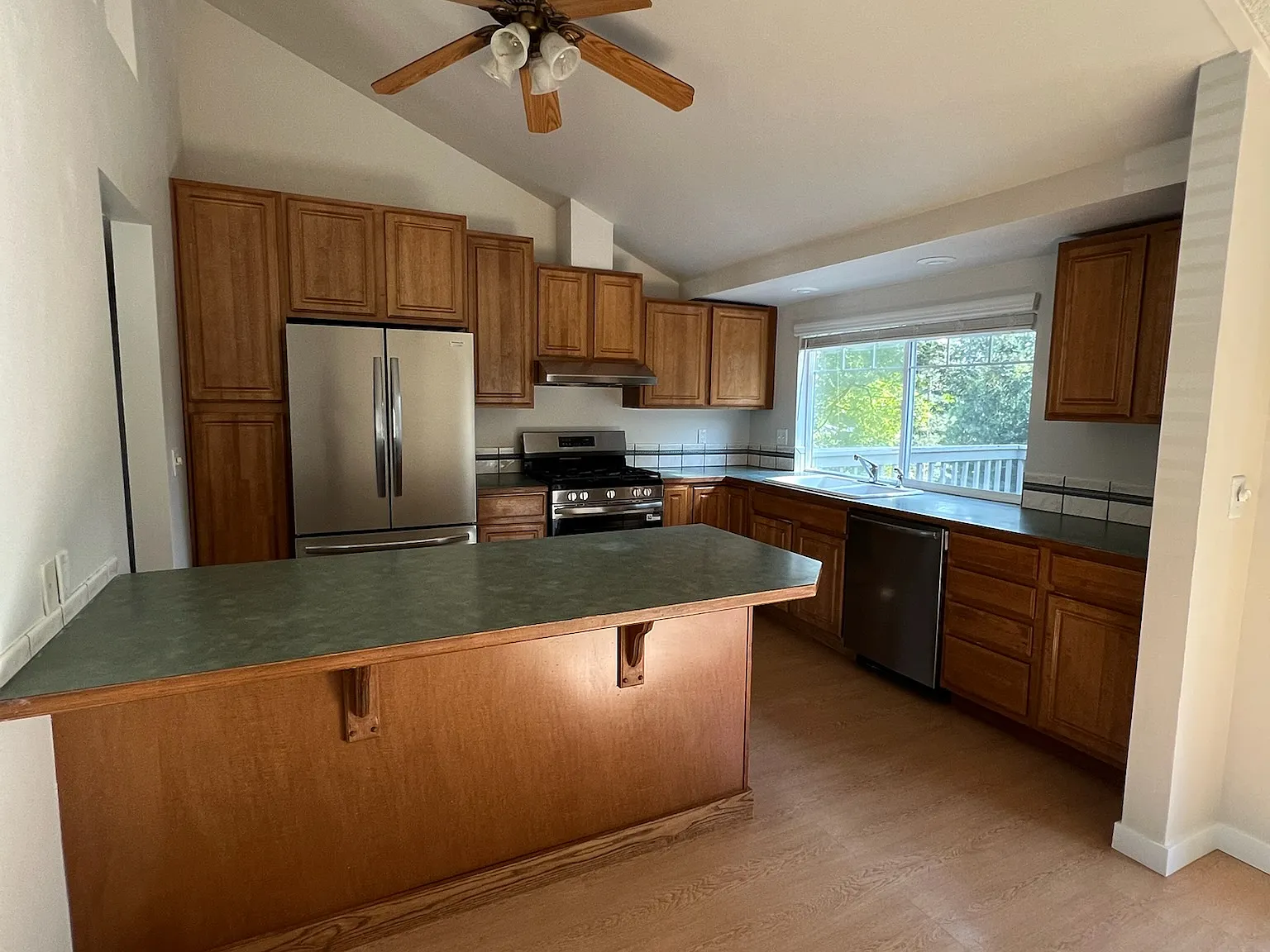 4 bed, 2150 sqft, $3,400 — Photo 4