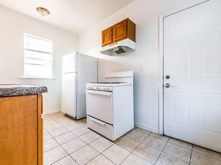 8200 S Ingleside — Photo 11