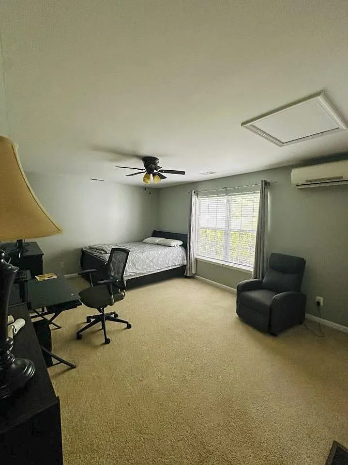 2 bed, 2.0 bath, 2720 sqft, $1,451 — Photo 1