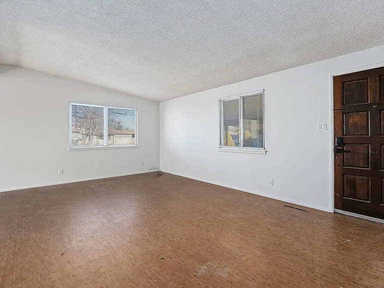 1642 Bel Air Cir — Photo 23