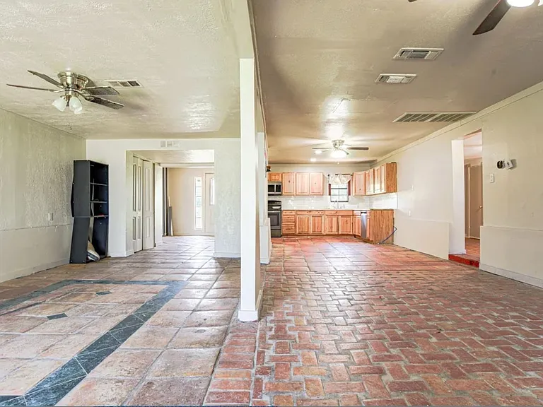 9142 County Road 197 — Photo 50