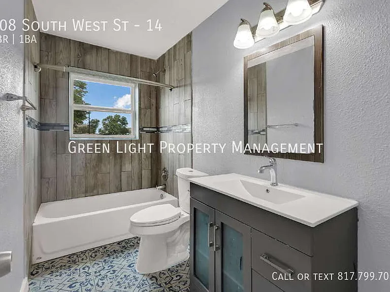 308 S West St #14 — Photo 16
