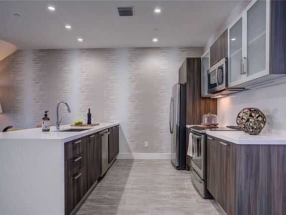 4th image of 1025 NE 18th Avenue #103