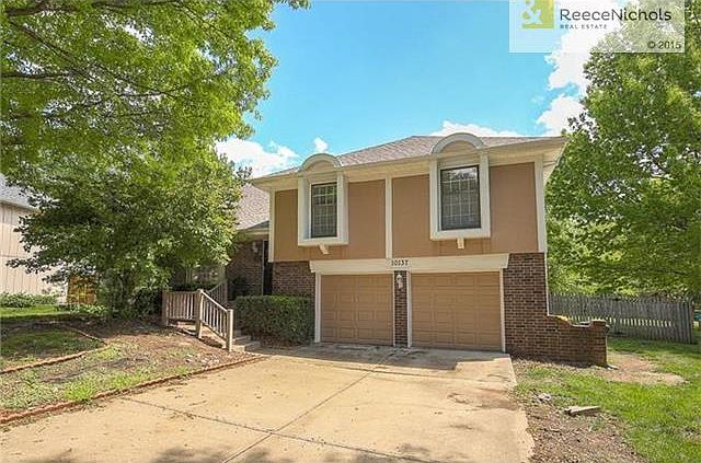 Welcome to one of the LARGEST lots in Oak Park!