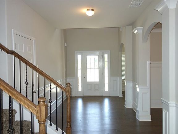 3rd image of 403 Doraville Ct