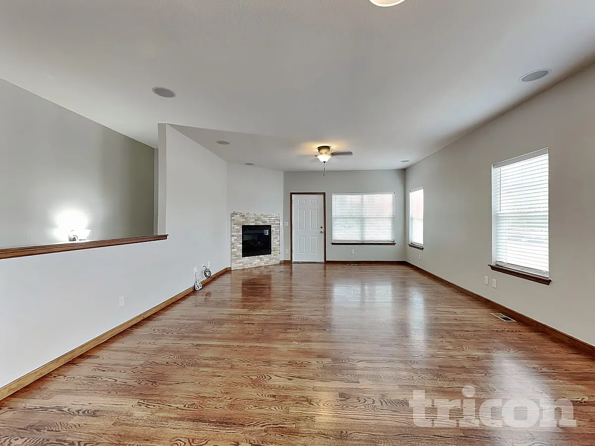 Building Photo - 6313 N Genoa Way