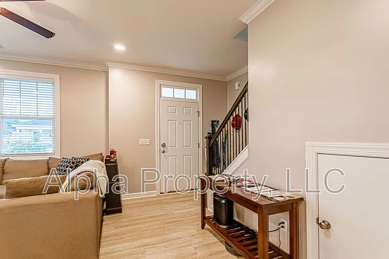 3 bed, 2.5 bath, 1346 sqft, $2,450 — Photo 3