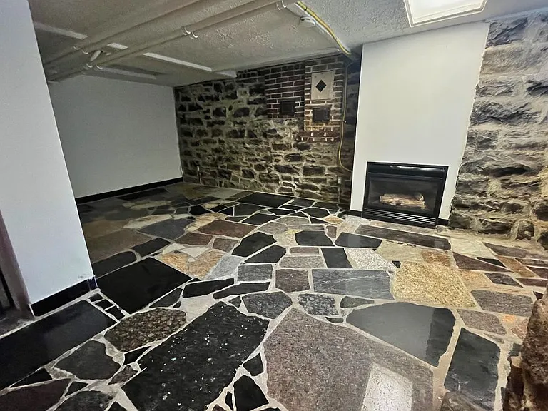315 Frank St — Photo 23