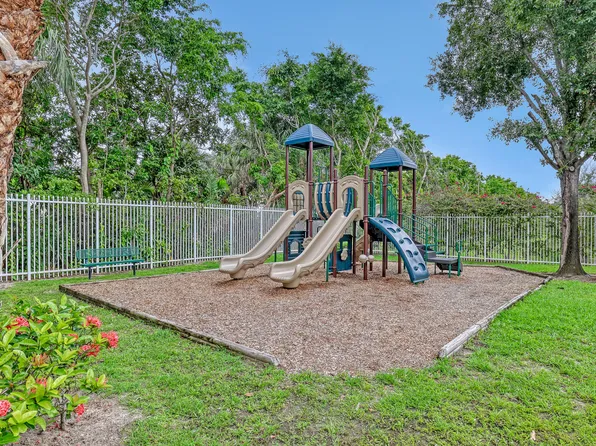 971 Summit Lake Drive, West Palm Beach, FL 33406