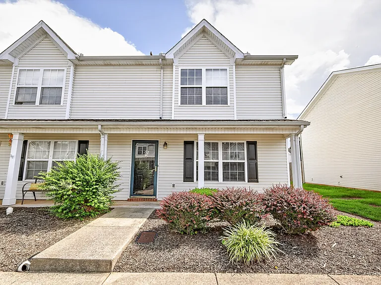 407 Arapaho Dr — Photo 2