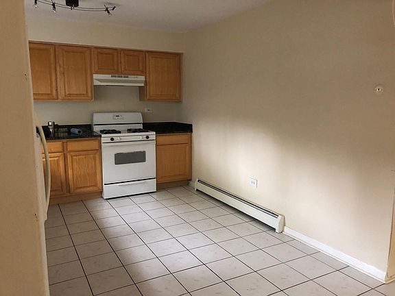 3rd image of 1618 W Sherwin Ave APT 1A