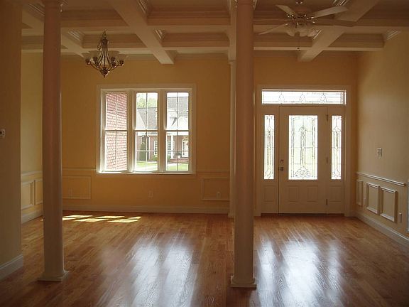 5th image of 937 Argyle Ct