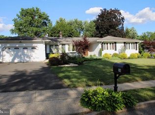 58 Deacon Dr, Hamilton, NJ 08619