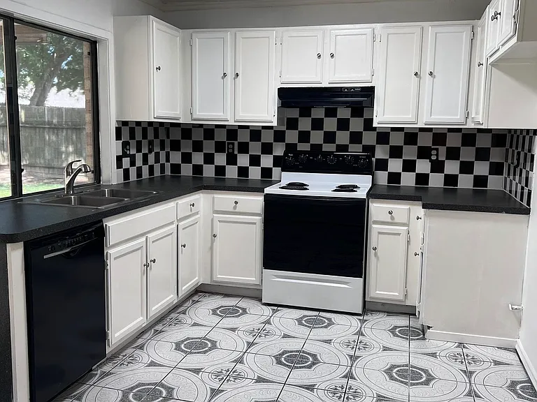 17515 Wild Willow Ln — Photo 3
