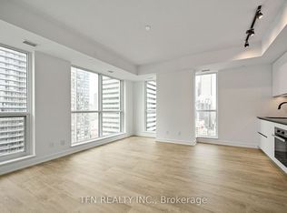 327 King St W #2707, Toronto, ON M5V 0W7